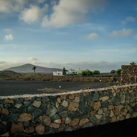Volcano Sunset: Peaceful Location, Great Views, 300 Mbit/S Wi-Fi, Desk, Desk Chair Holiday home Tinguaton