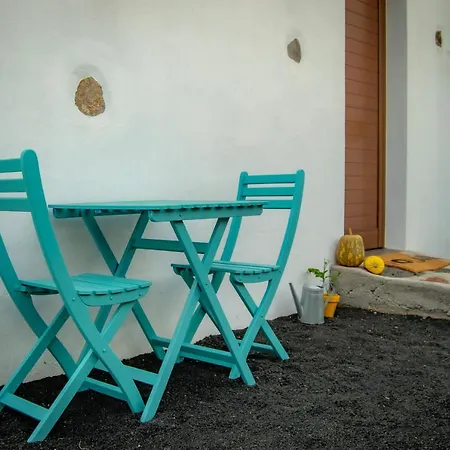 Volcano Sunset: Peaceful Location, Great Views, 300 Mbit/S Wi-Fi, Desk, Desk Chair
